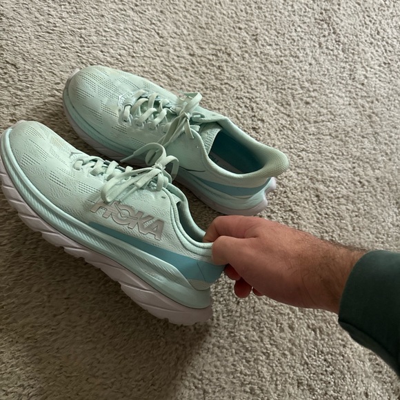 HOKA Women’s Mach 4 shoes great condition. Hardly wore size 6.5. Great support. - Picture 2 of 6